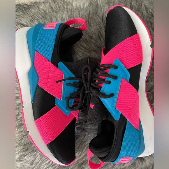 Puma Sneakers - Picture 1 of 5